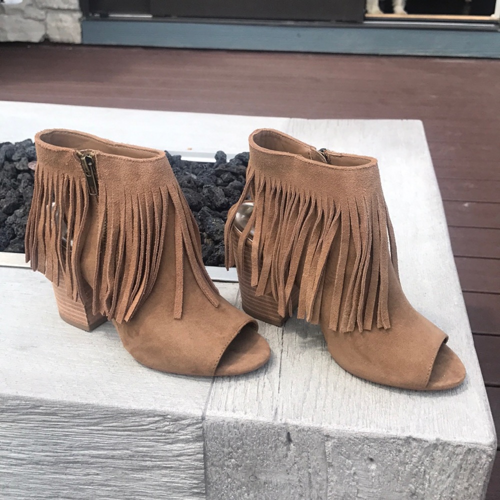 Adorable open toe moccasin bootie size 7.5
